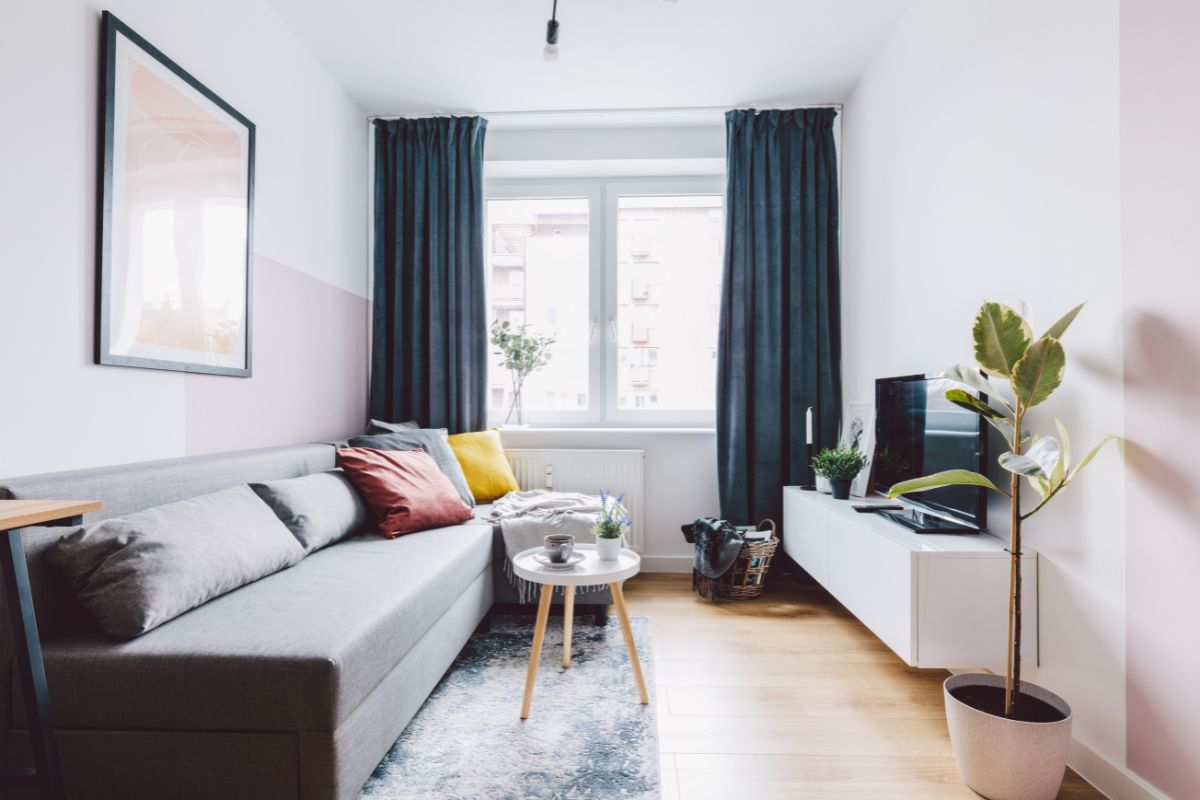 Sua Sala Pequena Parece Enorme: 7 Segredos de Decoração para 2025 que Vão Mudar Tudo